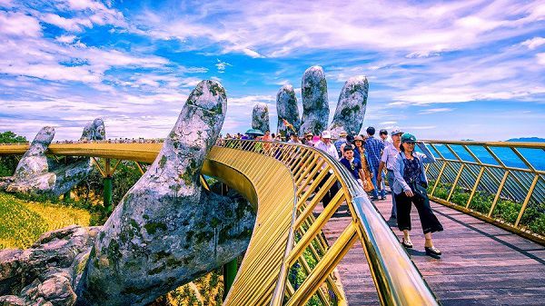 Cầu Vàng ở Sun World Ba Na Hills